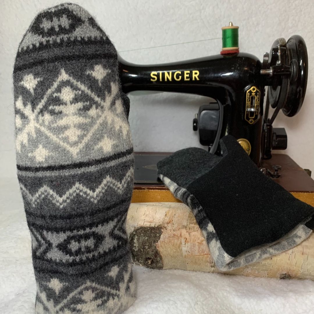 Recycled 100% wool mittens